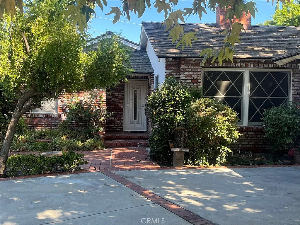 3 bed, 1694 sqft, $4,995 — Photo 2
