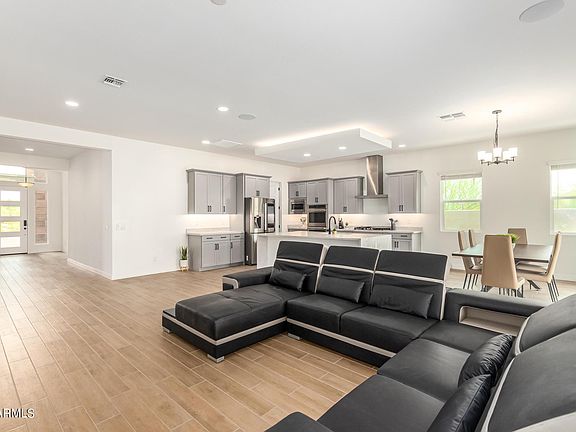 5th image of 1229 E Paseo Way