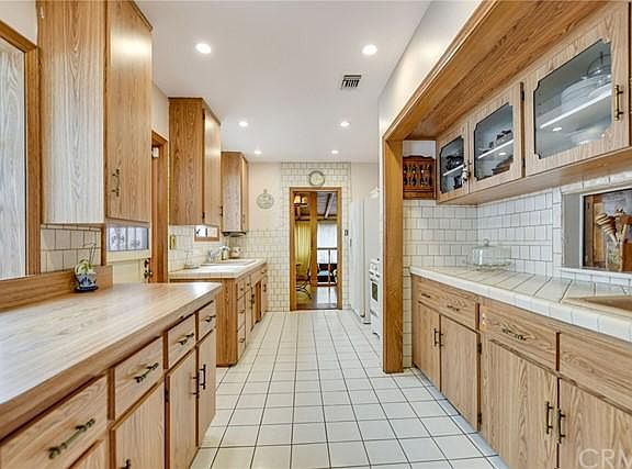 4th image of 1850 Fulton Ave