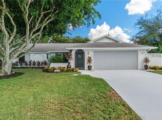 2481 Kings Lake Blvd, Naples, FL 34112