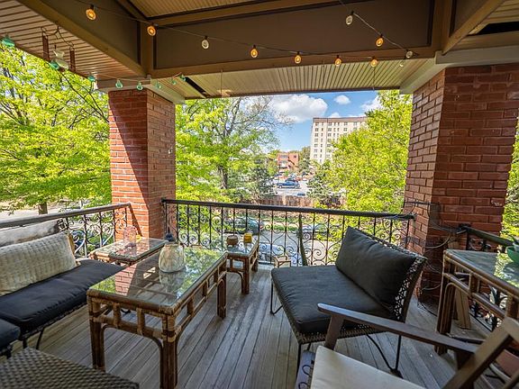 4th image of 3511 Wyandotte St APT 3S