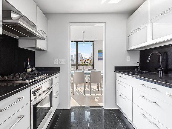 4th image of 630 1st Ave APT 33L