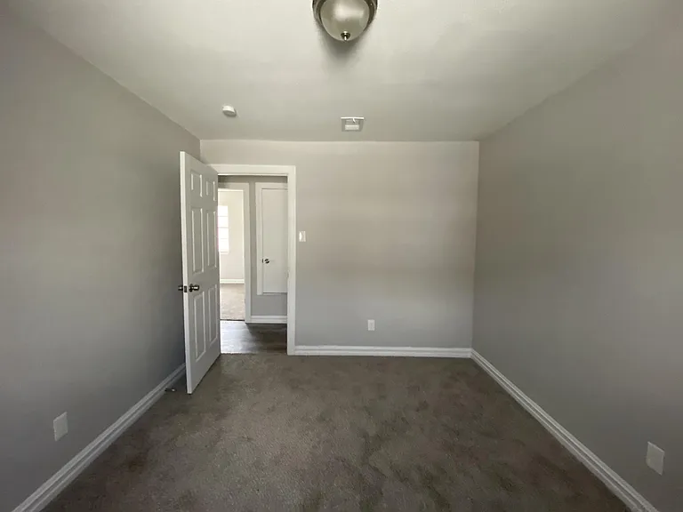 1124 F Ave — Photo 4