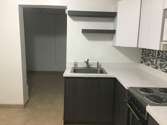 5th image of 2028 Taylor St #R