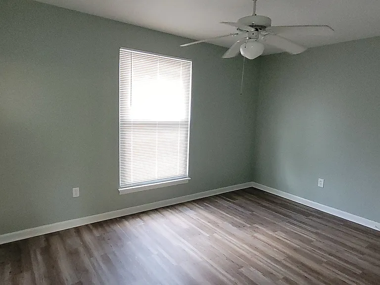 1037 Carriage Dr #C — Photo 6