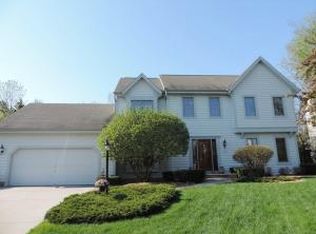 13755 W Stratford Dr, New Berlin, WI 53151