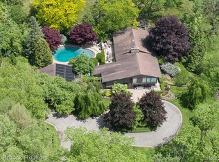20 Martell Dr, Bloomfield Hills, MI 48304