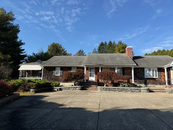 7 Fallon Dr, Westport, MA 02790