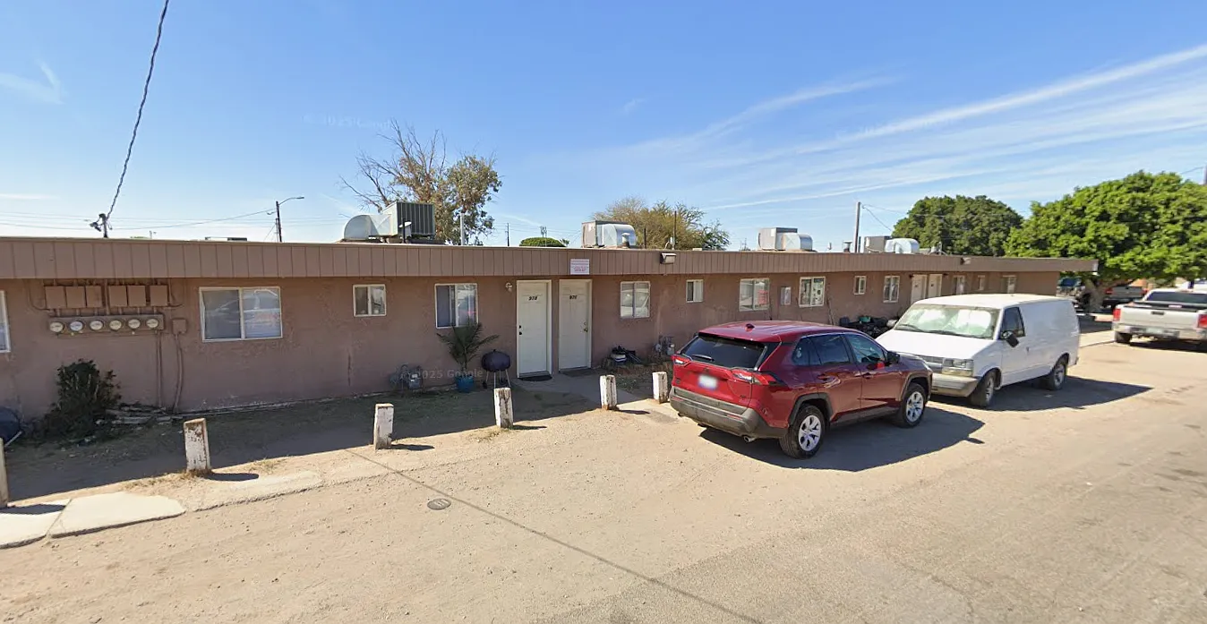 2 bed, 650 sqft, $700 — Photo 1