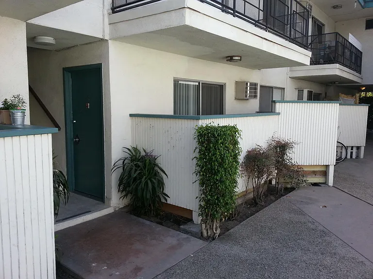 5040 Tujunga Ave #6 — Photo 14