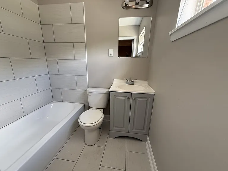 2086 Hubert Ave #5 — Photo 11