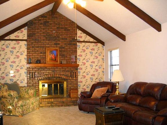 3rd image of 2933 Sweet Briar Dr