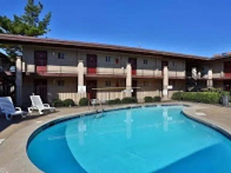 Casa Del Sol Apartments — Photo 5