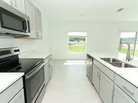 3rd image of 270 Amber Way