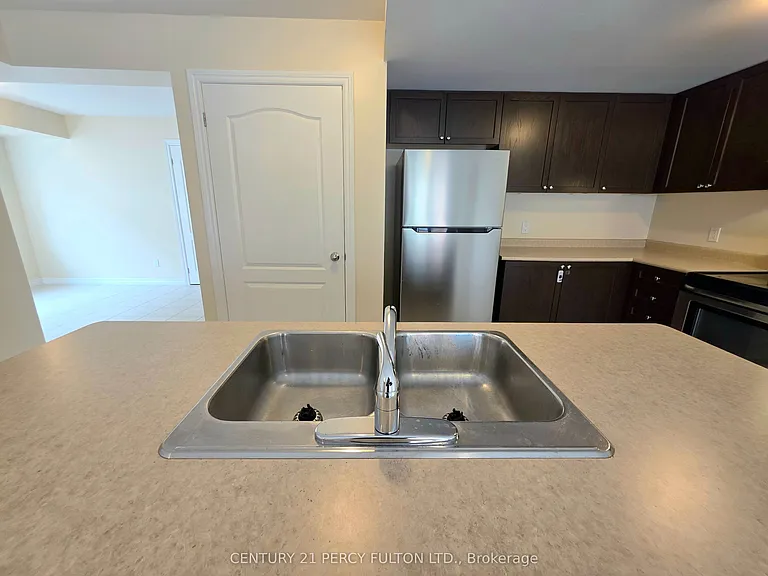 144 Mary St N #2 — Photo 8