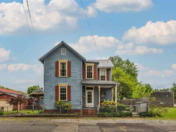 37 N Water St, Point Marion, PA 15474