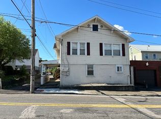 160 10th St, Follansbee, WV 26037