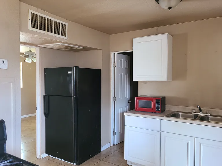 3402 E Willetta St — Photo 10