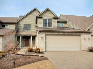 3407 Ridge Pointe Dr, Geneva, IL 60134