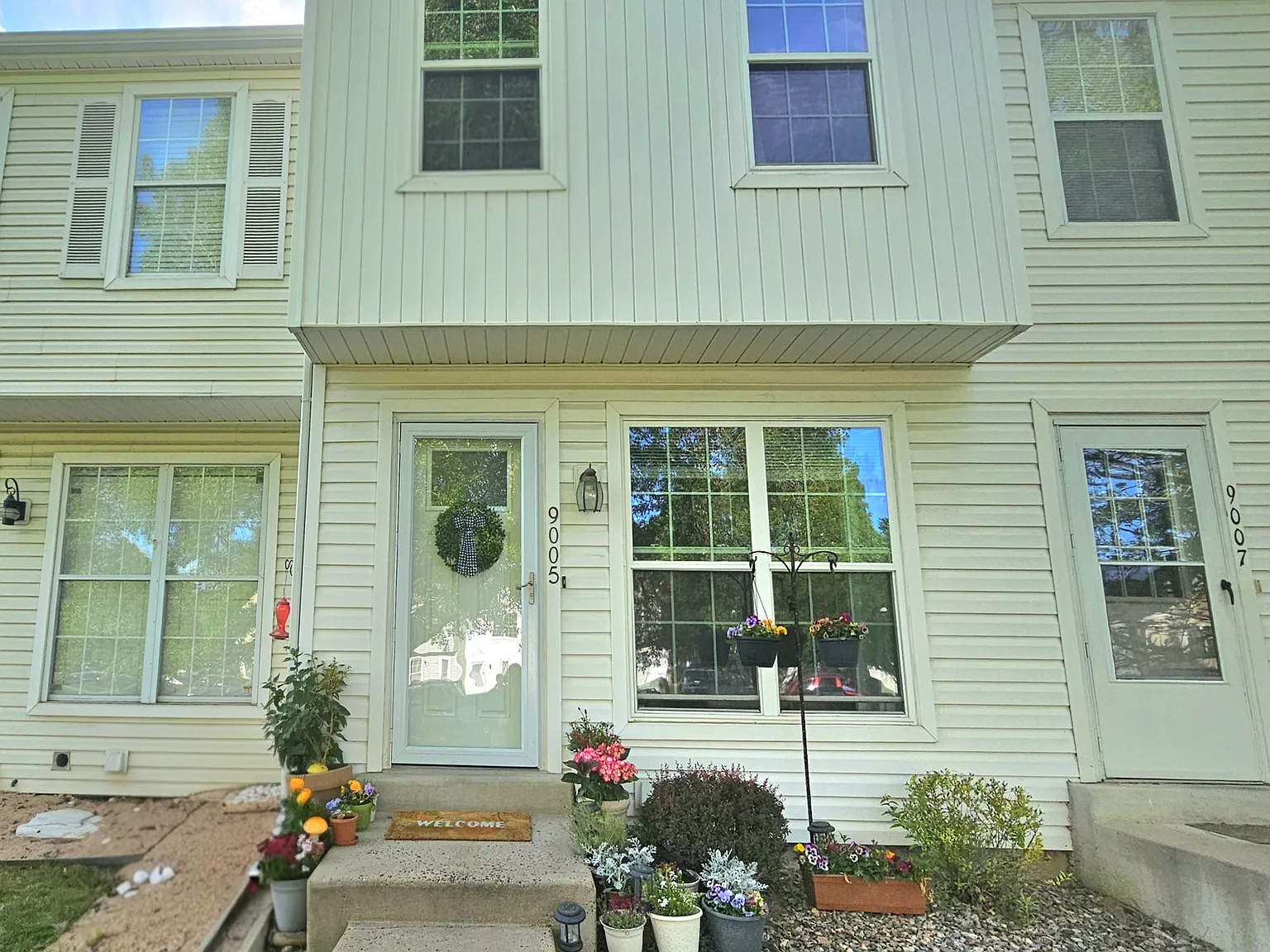 2 bed, 1.5 bath, 1036 sqft, $2,400 — Photo 1