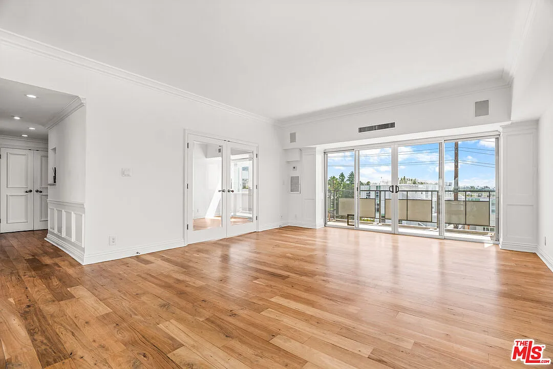2 bed, 2.0 bath, 1137 sqft, $5,795 — Photo 4