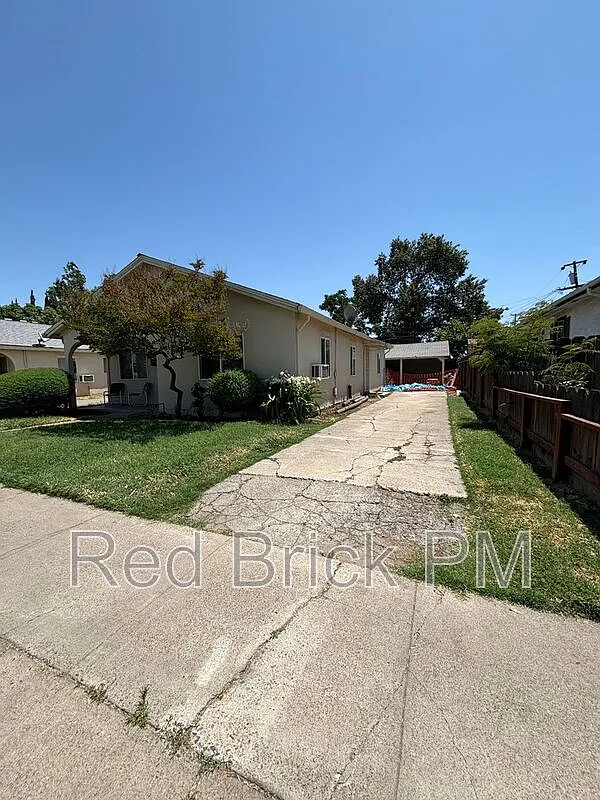 1 bed, 1.0 bath, 600 sqft, $900 — Photo 2