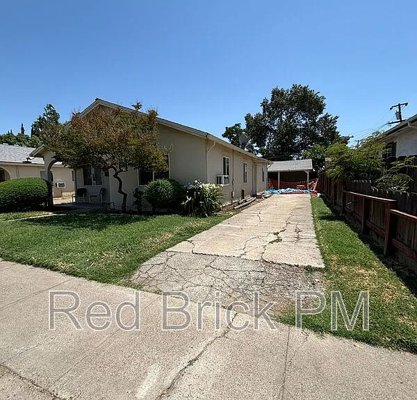 2240 Glen Ave — Photo 3