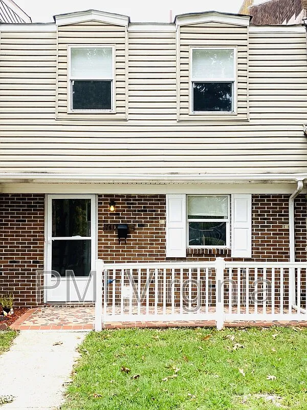 3 bed, 1.5 bath, 1400 sqft, $1,800 — Photo 2