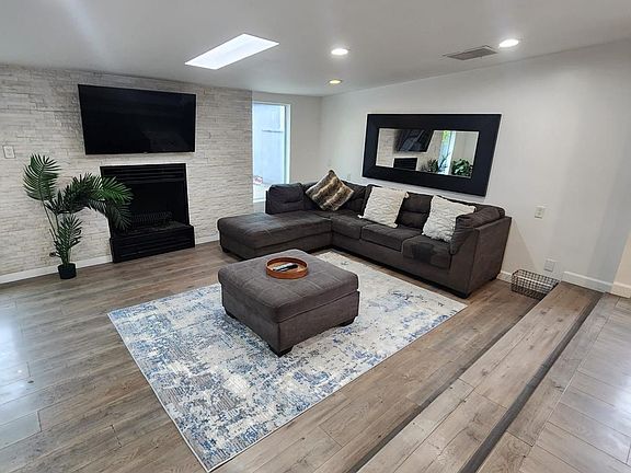 4th image of 6916 Vanscoy Ave