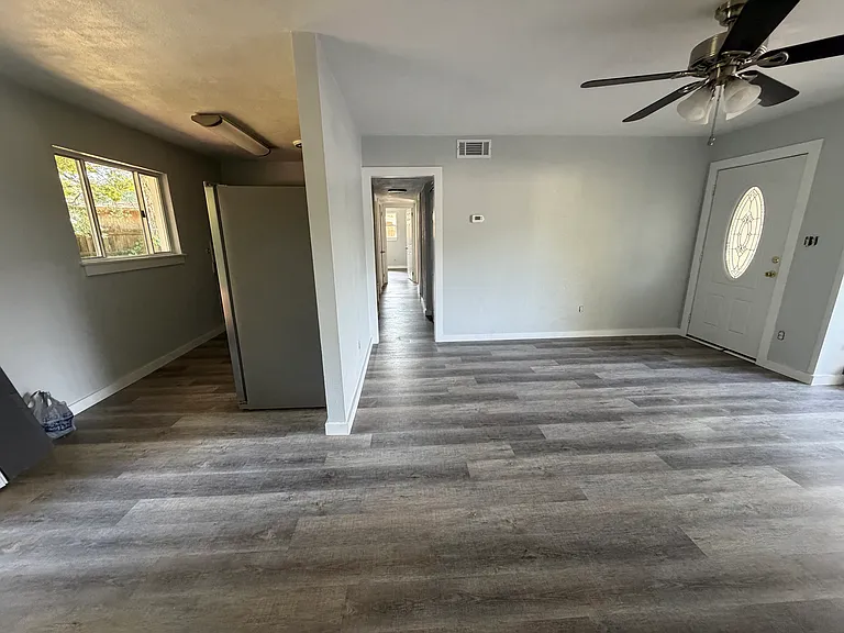 226 California Dr — Photo 4