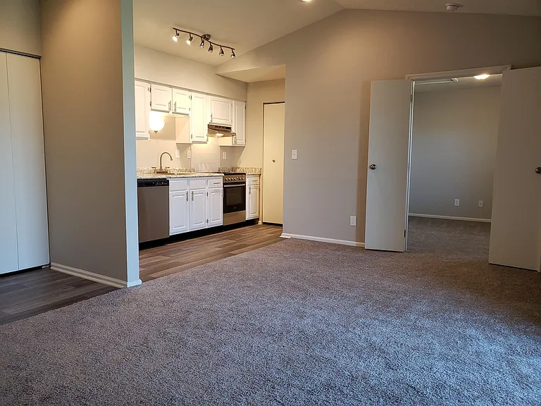 Harbour Club Apartments — Photo 16