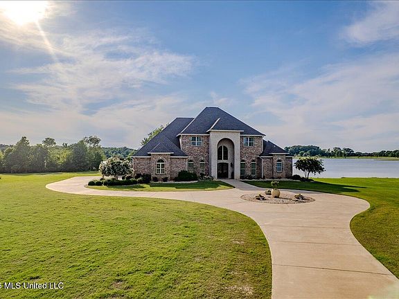 2nd image of 108 Chantry Ln