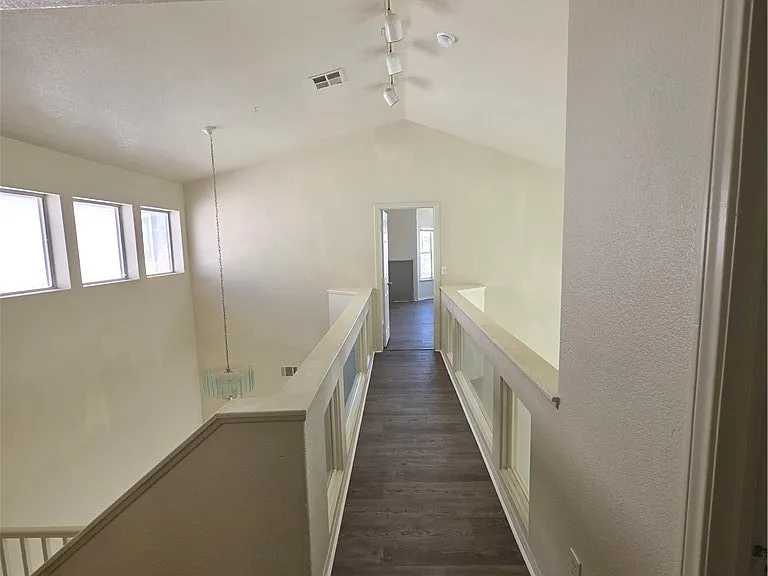 8008 Dover Shores Ave — Photo 25
