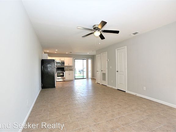 4th image of 6121 Harvey St