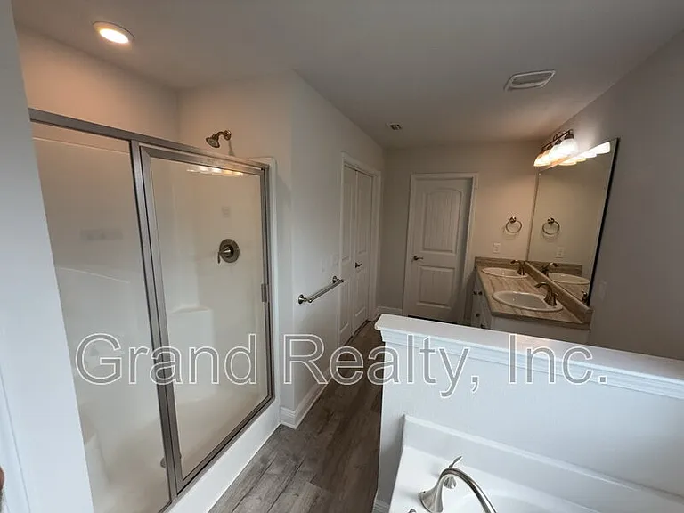 5004 Hamilton Crossing Blvd — Photo 14