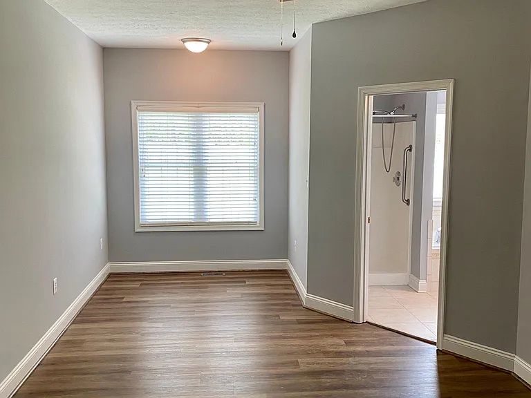 108 Travis Ct — Photo 14