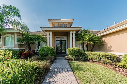 1107 Oxbridge Dr Photo 1
