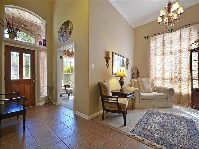 2409 Tivoli Dr — Photo 3