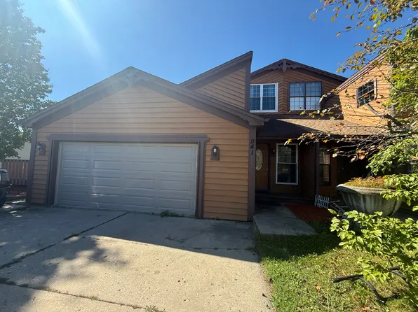 941 Duvall Dr, Woodstock, IL 60098