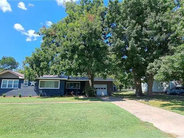 805 Walnut St, Chetopa, KS 67336