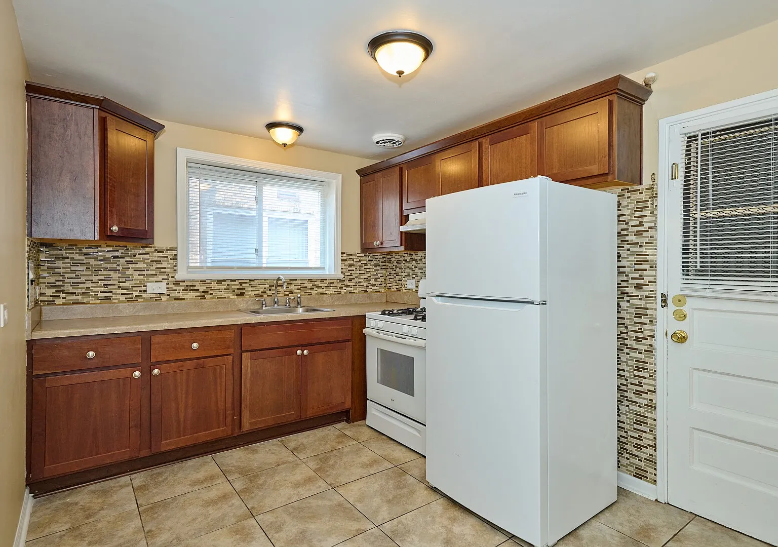 2 bed, 1200 sqft, $1,750 — Photo 4