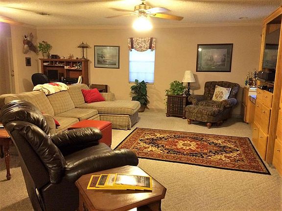 3rd image of 15 Stoneridge Cir