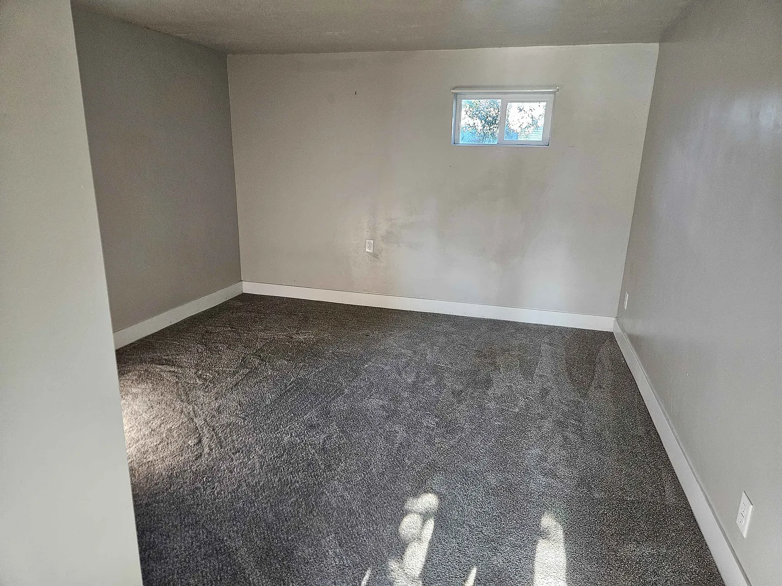 3 bed, 1.5 bath, 1200 sqft, $2,000 — Photo 3