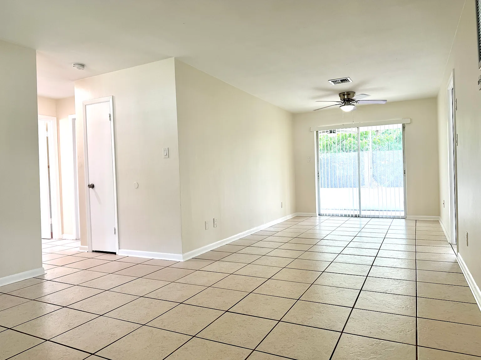 2 bed, 1000 sqft, $1,850 — Photo 2
