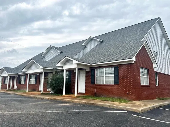 608 Elm St #B-4, Troy, AL 36081