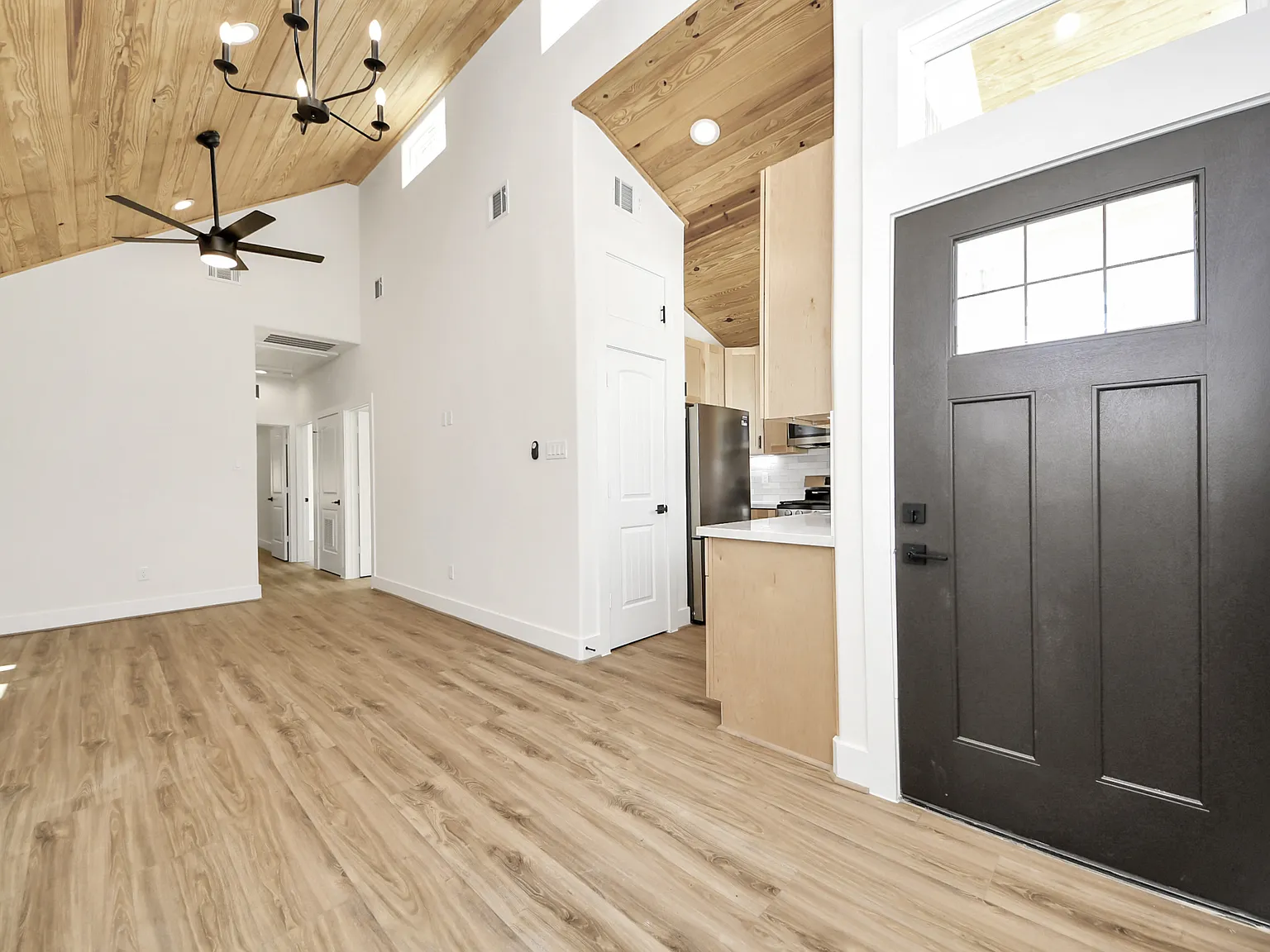 6 bed, 1890 sqft, $4,500 — Photo 4