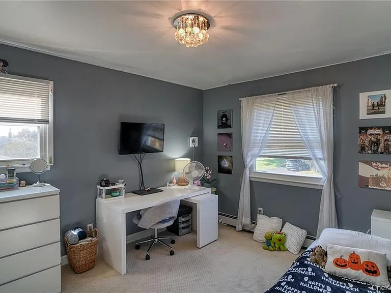 10 Capital Dr — Photo 16