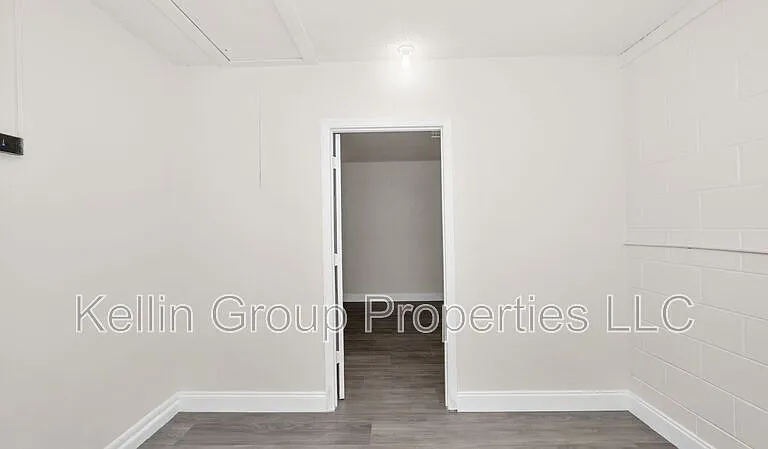 303 Regal Park Dr — Photo 16