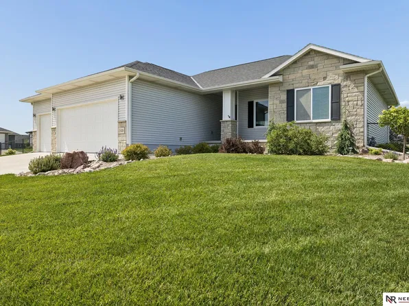 1426 E 9th St, Hickman, NE 68372