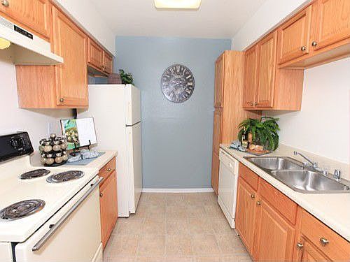 2nd image of 855 Soft Wind Rd APT 4